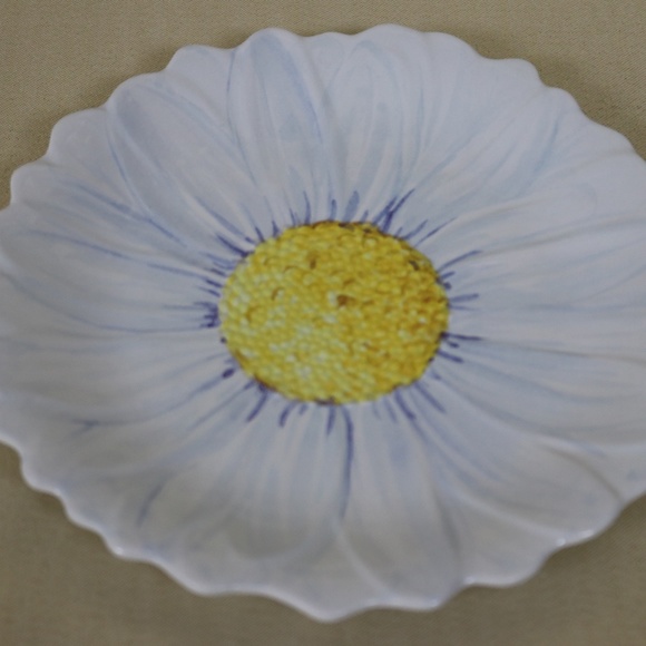 SPRING GATHERINGS FLOWER SHAPED APPETIZER DESSERT MELAMINE PLATES SET OF 4 -NEW - Picture 2 of 5